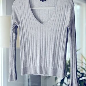 7 for all mankind ⭐️⭐️⭐️v neck rubbed light weight sweater size XS fits like a S